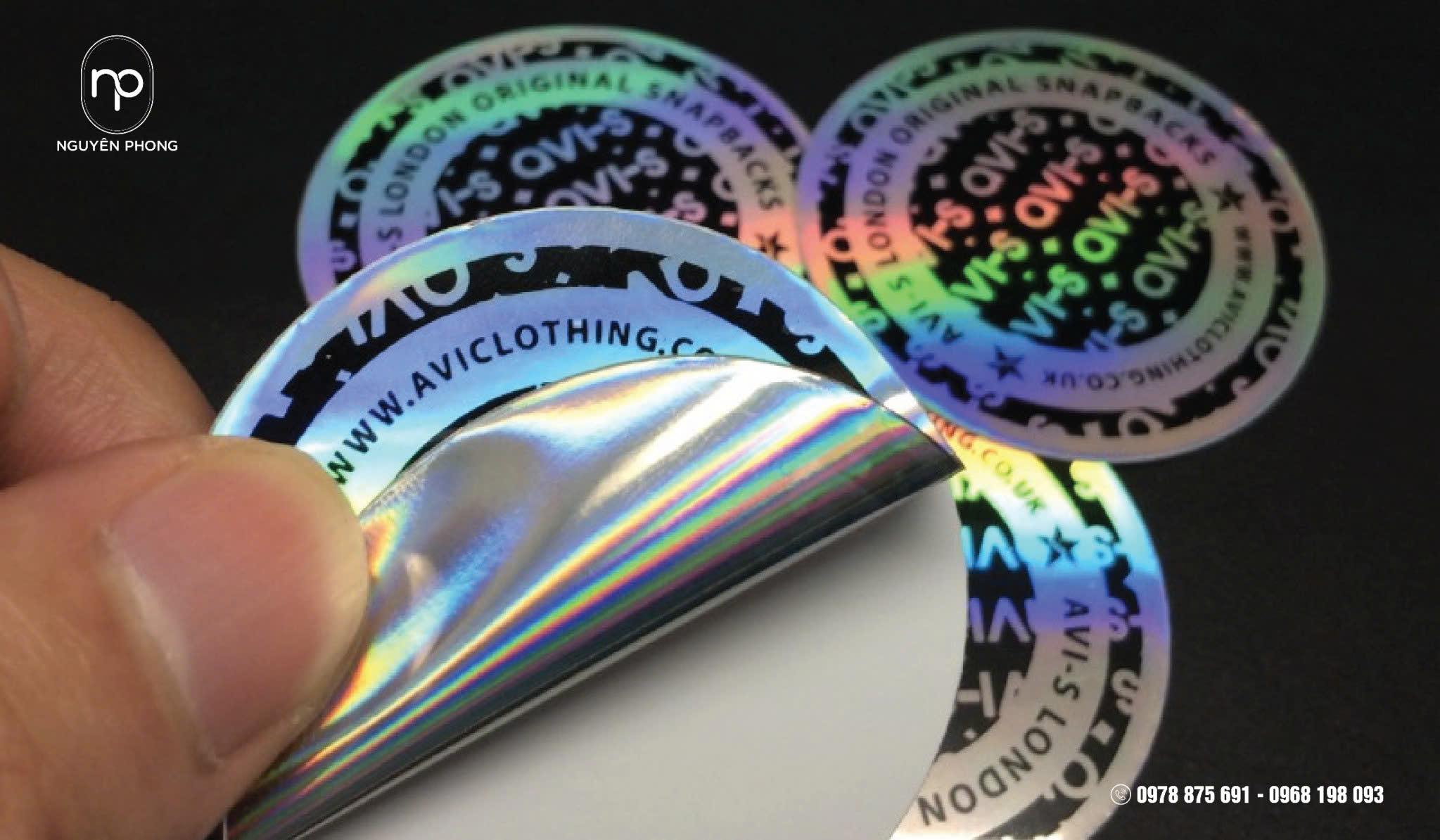 In logo decal bạc thiết kế hiện đại